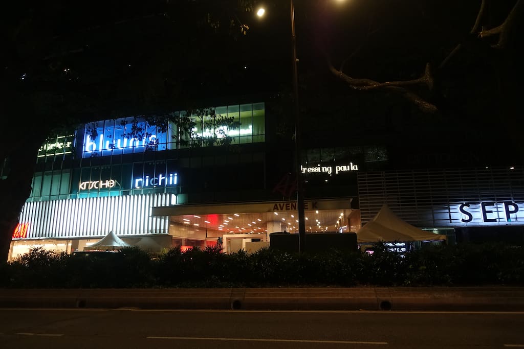 Avenue K Shopping Mall