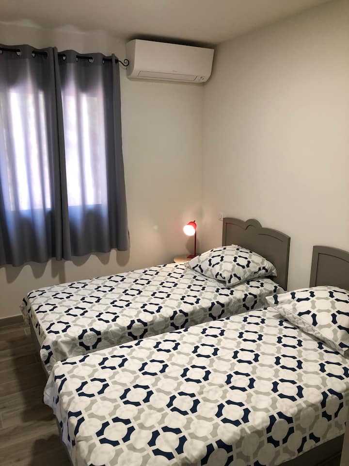 Chumba cha kulala na vitanda 2 katika 90