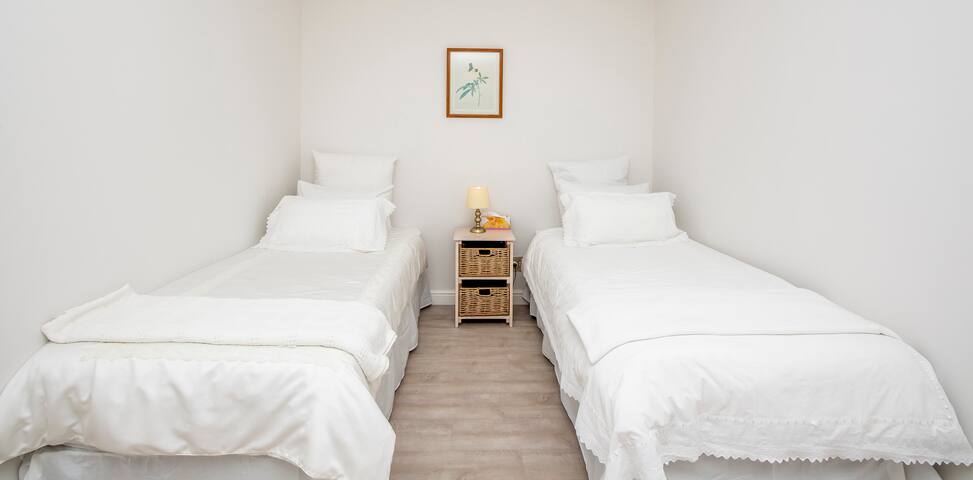 Stunning beachfront apartment gallery image 2