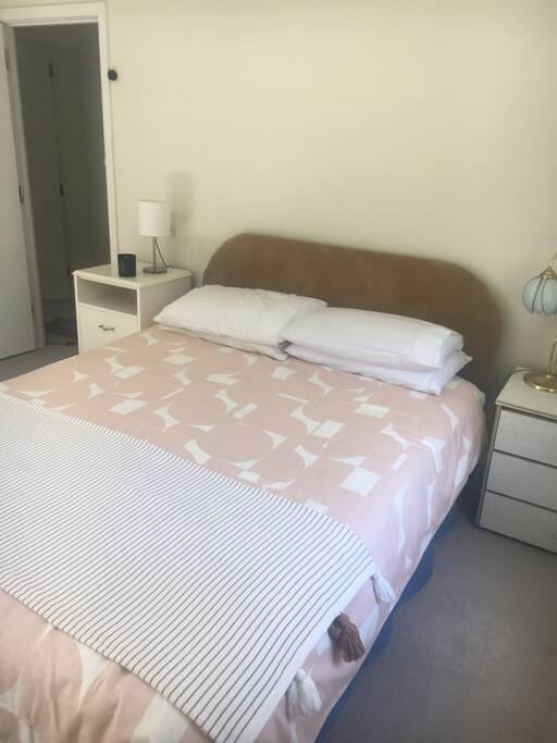 Second Double Bedroom - mountain view