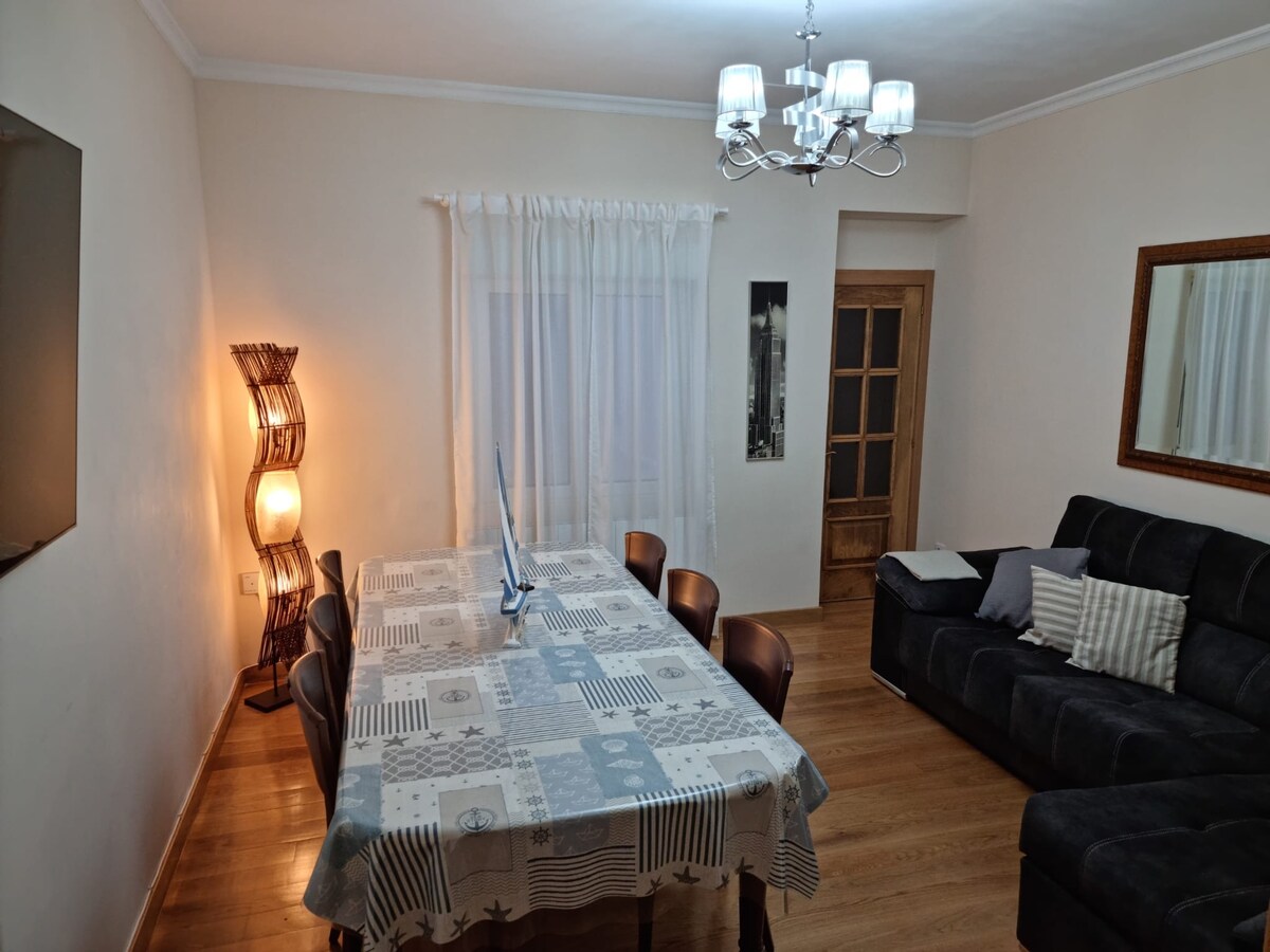 Top Airbnb: Cozy apartment with parking near the beach en Gijón / Xixón