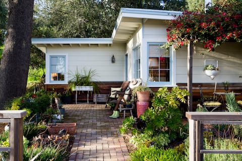 LAFAYETTE STAND-ALONE COTTAGE HIDEAWAY