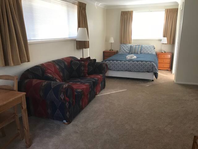 Wombats Burrow - Spa, lookouts, Scenic World.