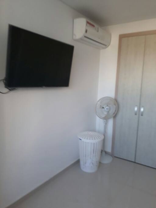 HABITACIÓN 1 - TELEVISOR AIRE - CLOSET