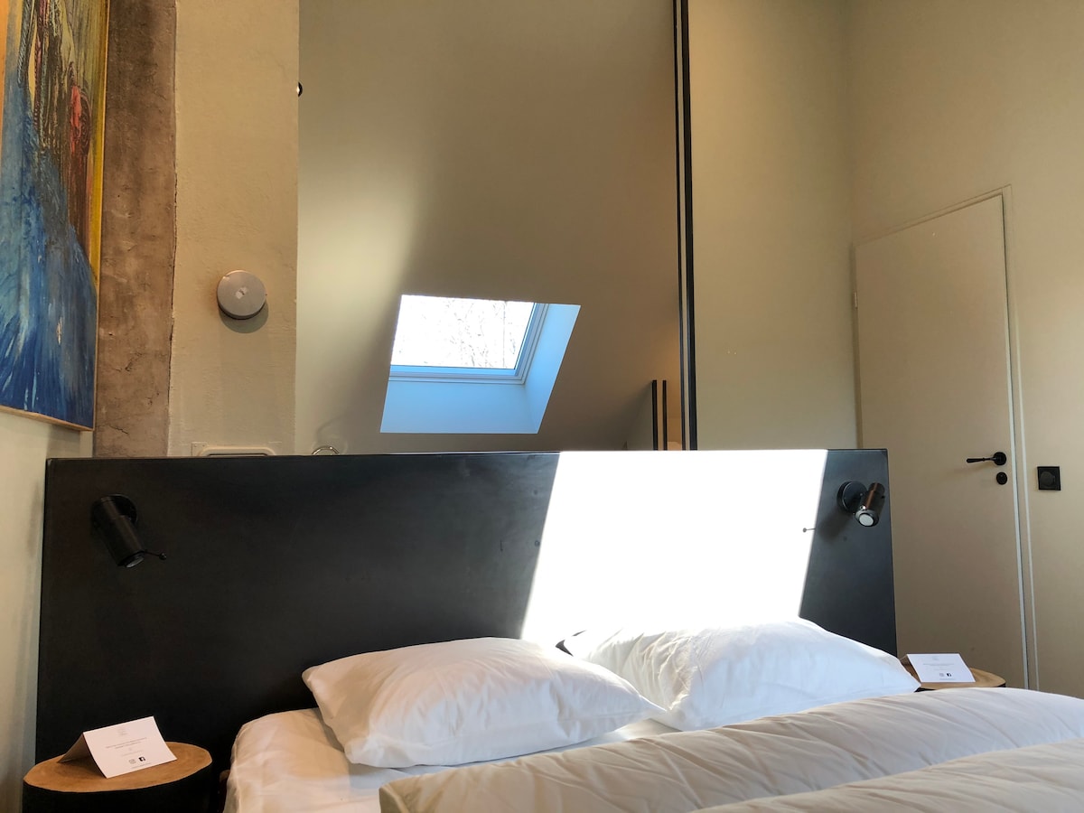 master suite 1 queen bed