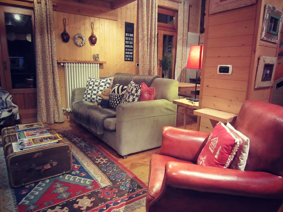 Piccolo Sogno's warm cozy lounge
