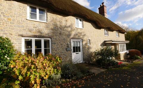 Thatched Holiday Cottage in Evershot, West Dorset