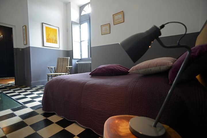 1: a mycket trevligt sovrum med tillhörande badrum