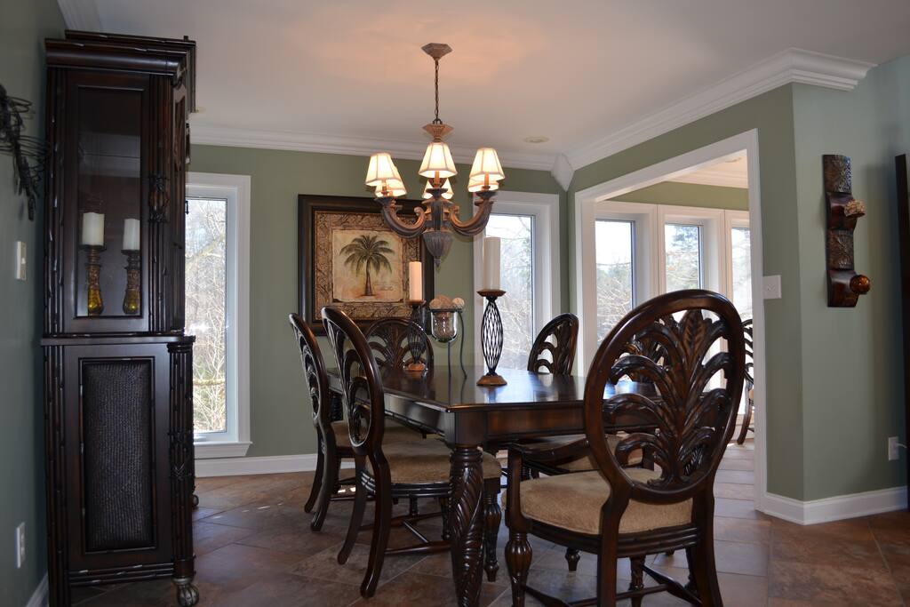 Dining room area off kitchen