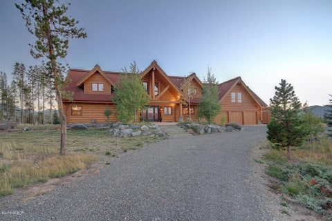 Beautiful Secluded Cabin, Close to Everything