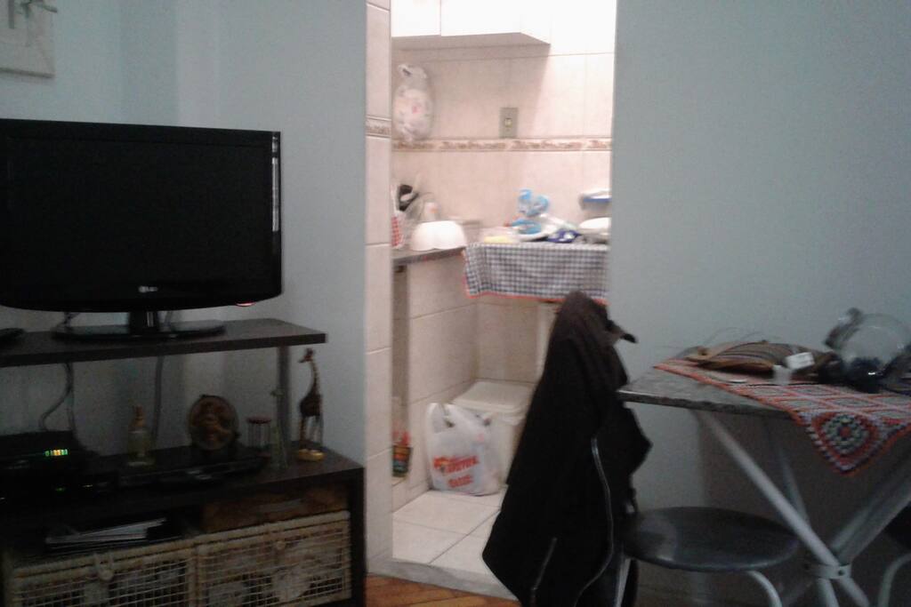 Parte da sala (cozinha ao fundo)