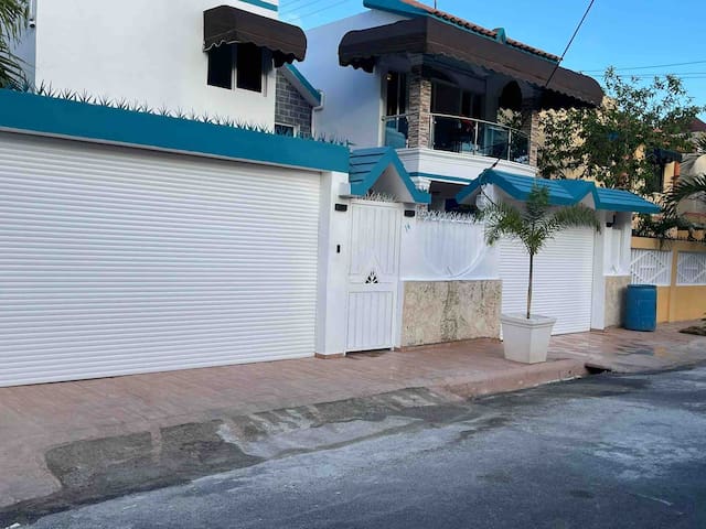 Entire home with 3 bedrooms in Santo Domingo Este - Acogedora Casa Vacacional