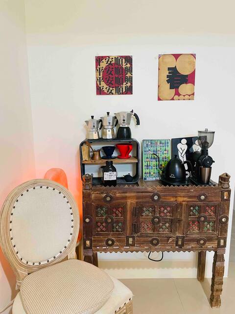 Gather with cats 8 ~ 9 people | Host one group at a time.There is a Tesla dedicated charging ladder