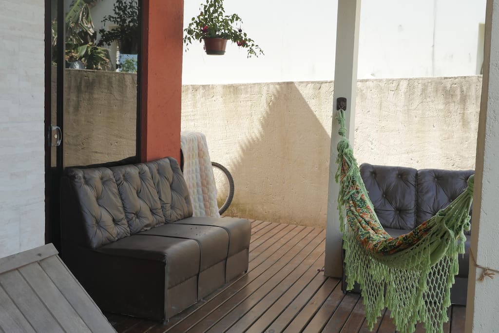 Deck com rede e sofá