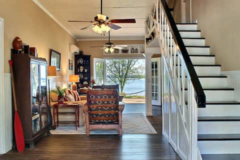 Popular Airbnb listing: Lighthouse Cottage Lake Hartwell in Reed Creek