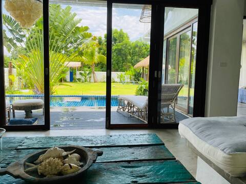 Luxury & Spacious Villa Margot next to the beach