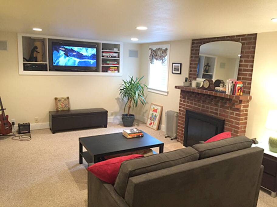 Nice brick hearth and working gas fireplace for ambience.