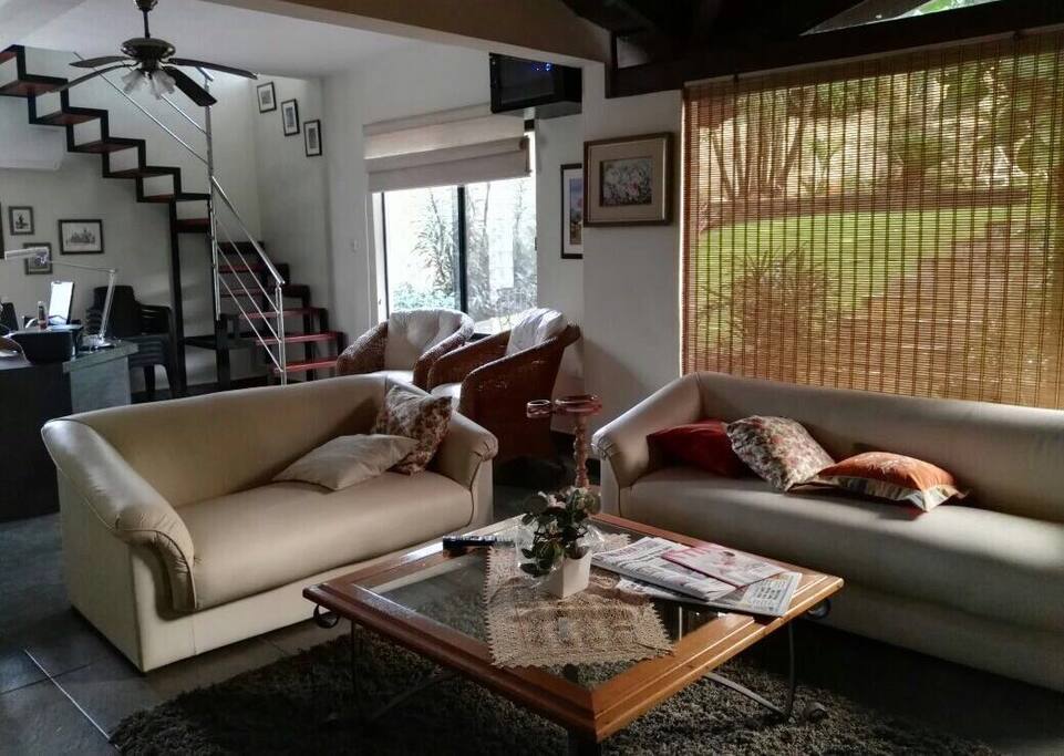 Sala compartida con TV Plasma, AA y Wifi