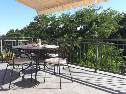 Top Airbnb: Lovely apartment with terrace and sea view in Grad Krk