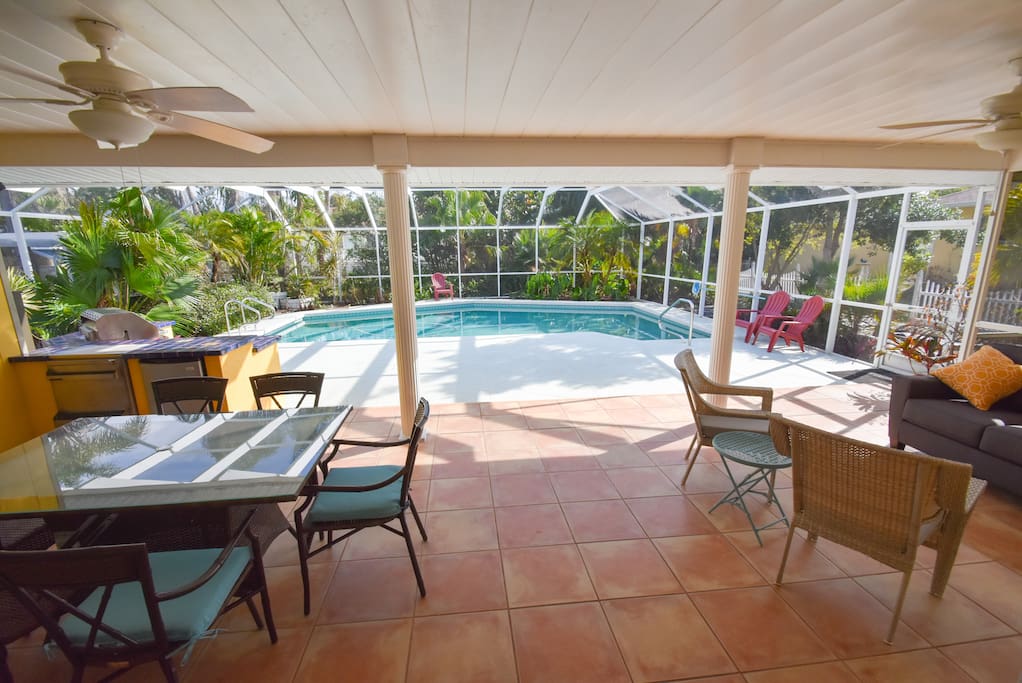 Huge Lania for pool and patio, built in grill