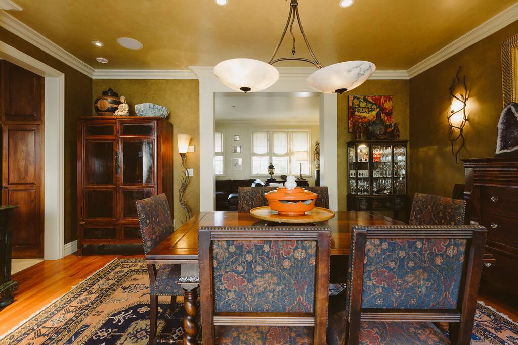 Dining table pulls out to fit 10