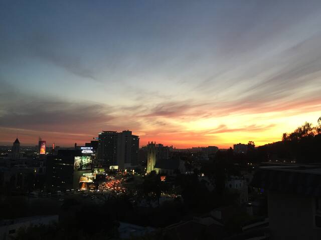 HOLLYWOOD HOUSE – Epic VIEWS – Private in HILLS gallery image 5