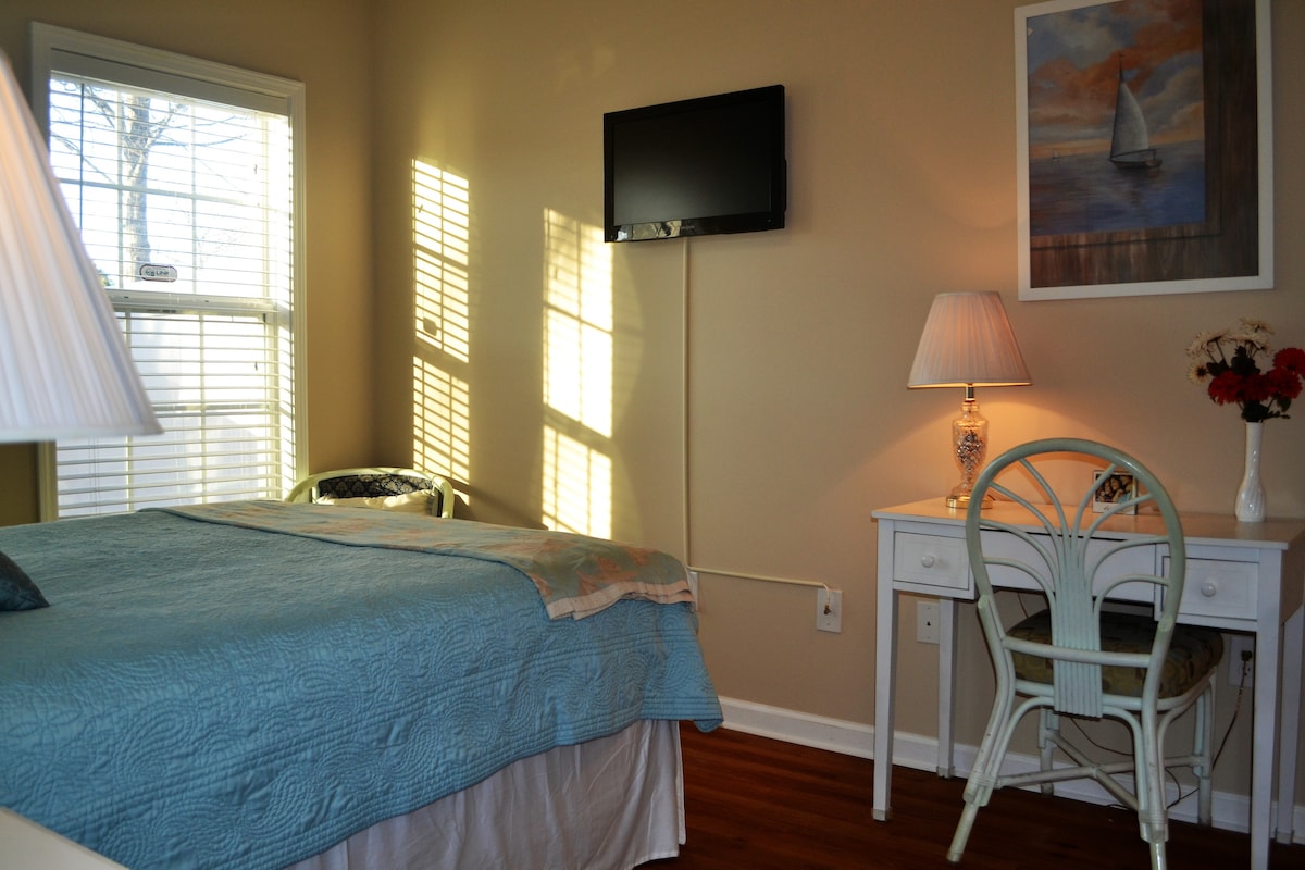 Dhomë gjumi master #1 (kati i parë, tavolinë)