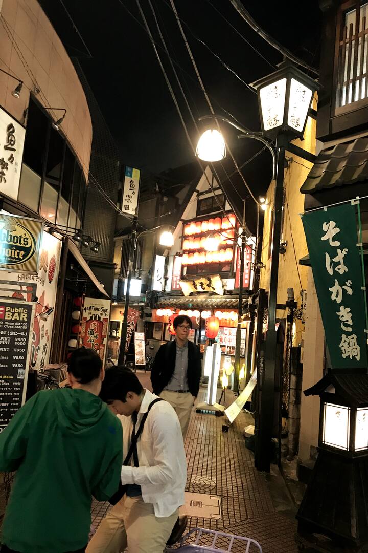 東京で一番変わった街 中野でディープ カオス飲み歩きツアー Airbnb
