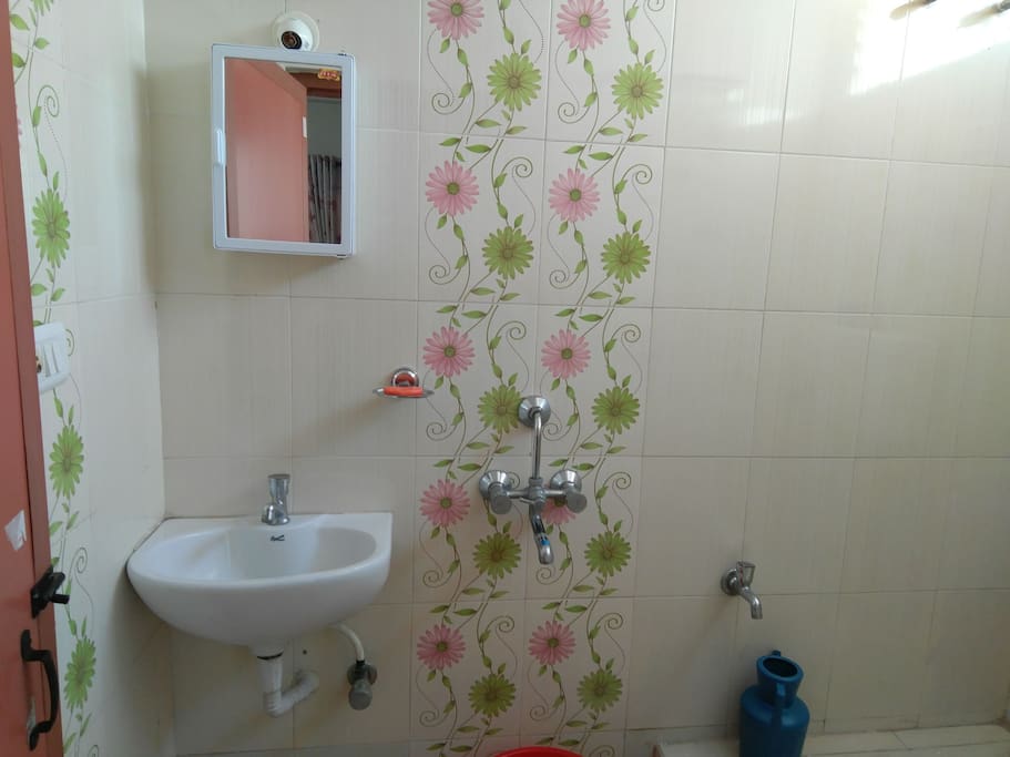 common toilet having asain w/c