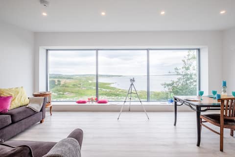 Spectacular sea view lodge at Oranmore Castle