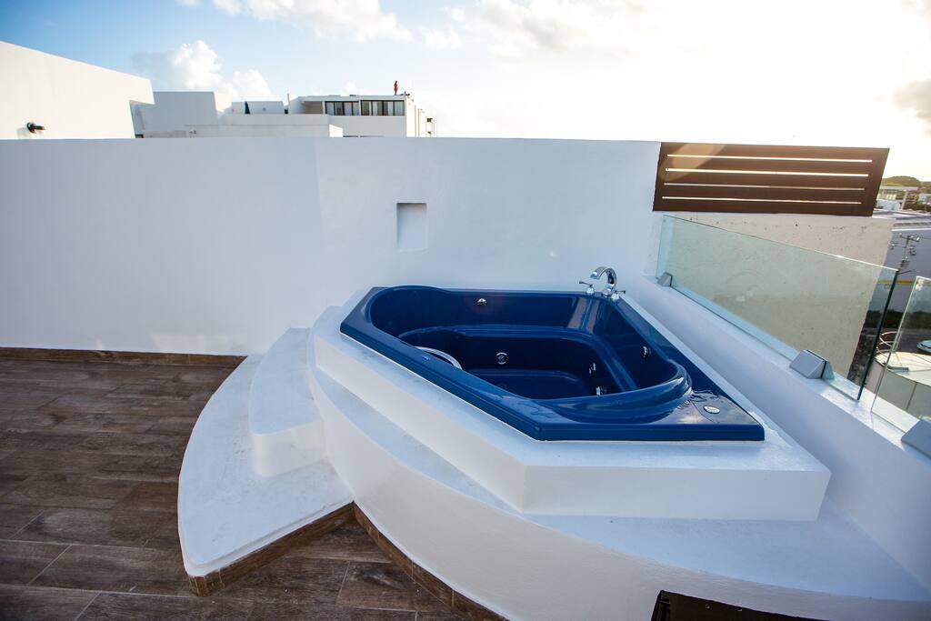Our elegant jacuzzi!
