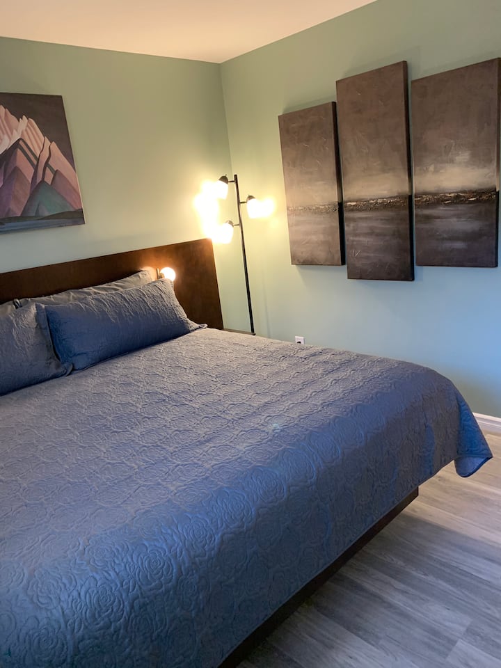 sovrum med dubbelsäng