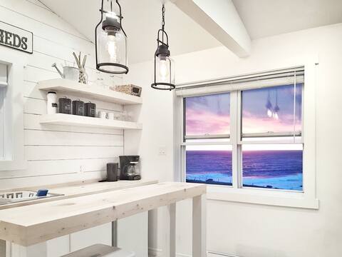 Chic Oceanfront Cottage- The Fish Sheds (Bessie's)