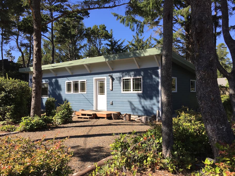 Blue Dolphin Houses for Rent in Cloverdale, Oregon, United States
