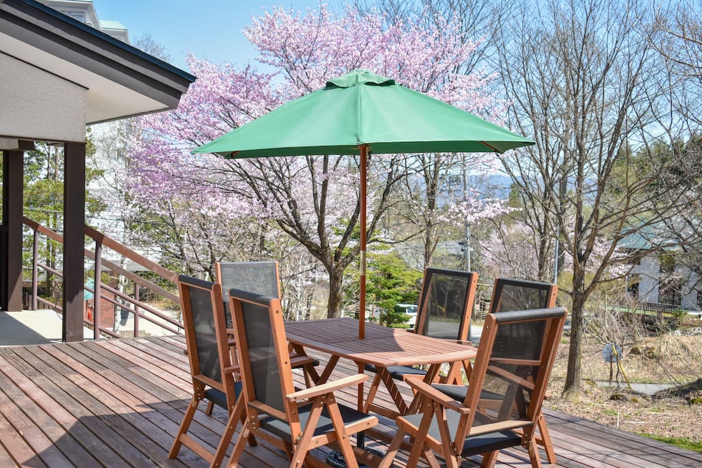 Relax and get back in touch with nature on this stunning deck. Late spring, Summer and Autumn only.