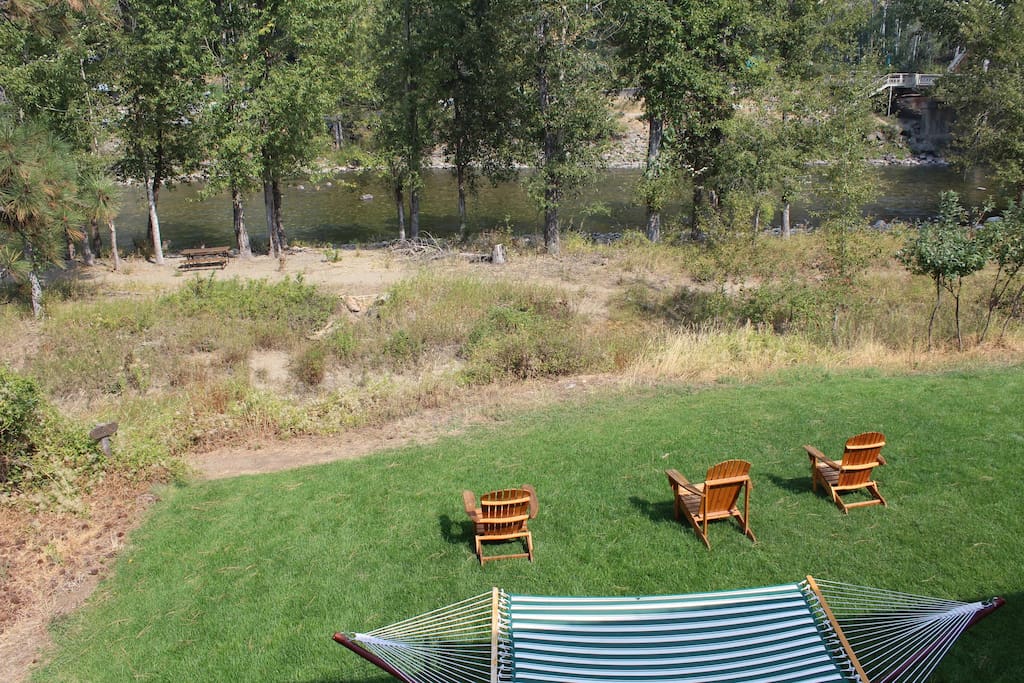 The Methow River Lodge and Cabins river front hang out.