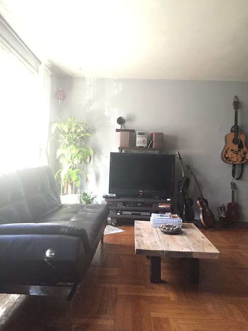 Flat tv with cable, Internet, Apple TV and Google TV