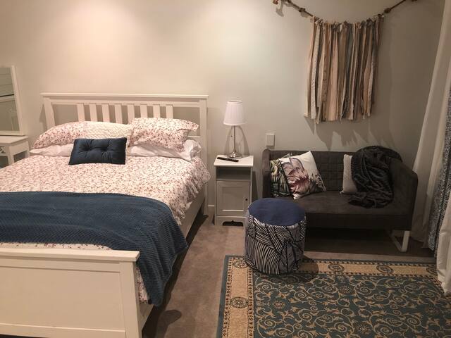 King Parrot Retreat - Unit 3 Private Accommodation