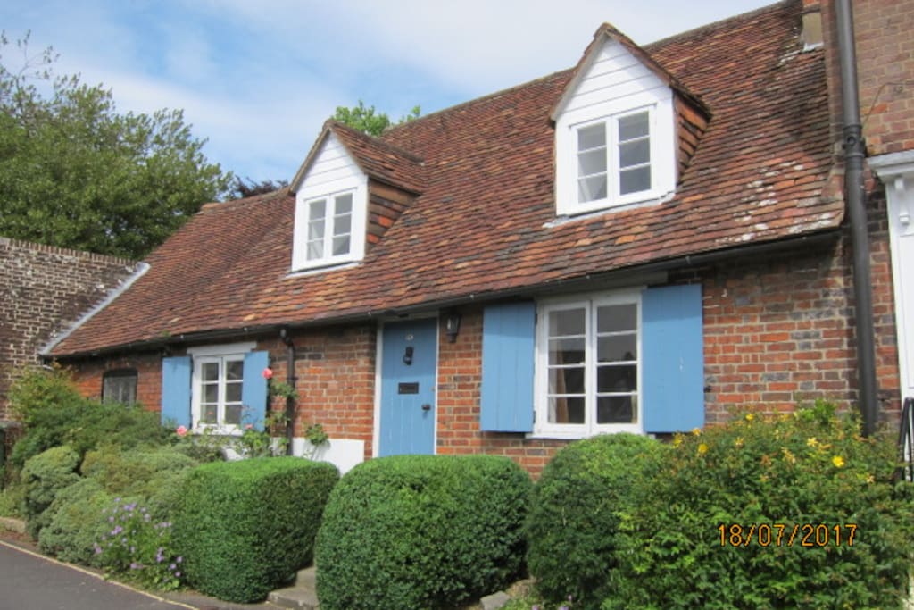 Grade II Listed cottage in central Winchester