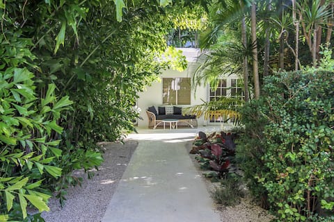 Popular Airbnb listing: Miami / Coconut Grove Bungalow / Cottage in Bird Grove East