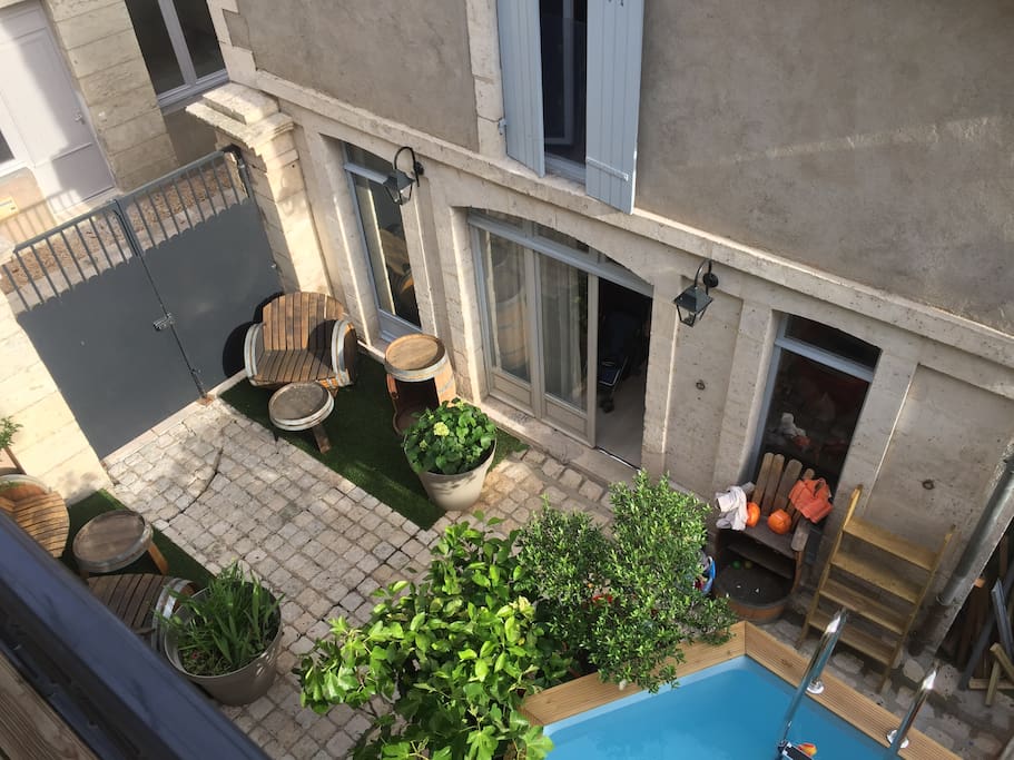 Accès par la petite cour et entrée du logement indépendant