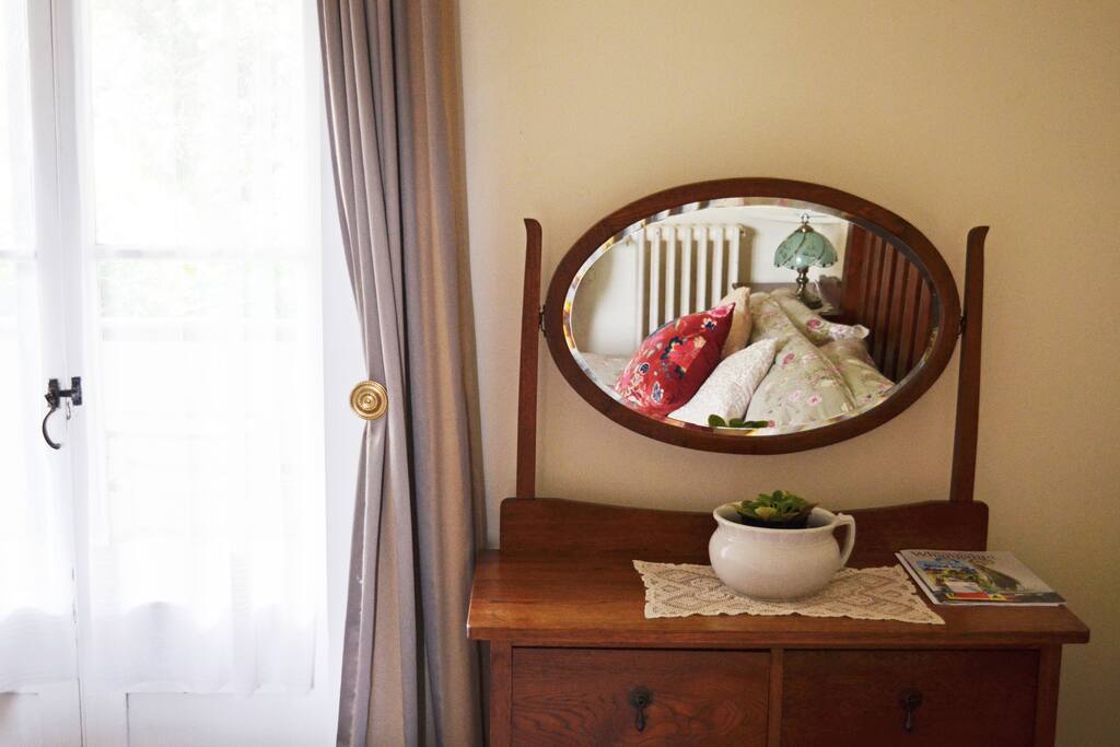 Antique dressing table