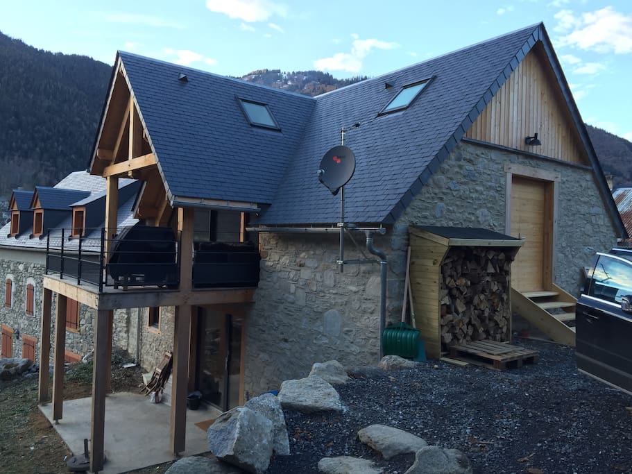 La grange avec terrasse double sur le jardin
