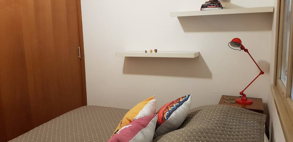 Confortável 2 quartos, sala, banheiro e cozinha. gallery image 3