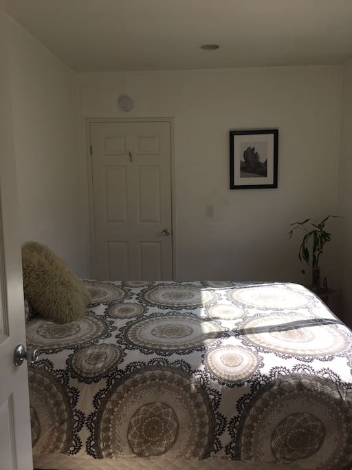 Private Bedroom w/Queen Bed new sheets and two pillows.