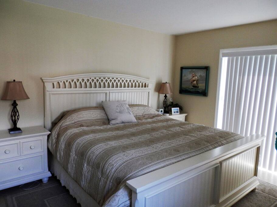 Master Bedroom w/King Size Bed