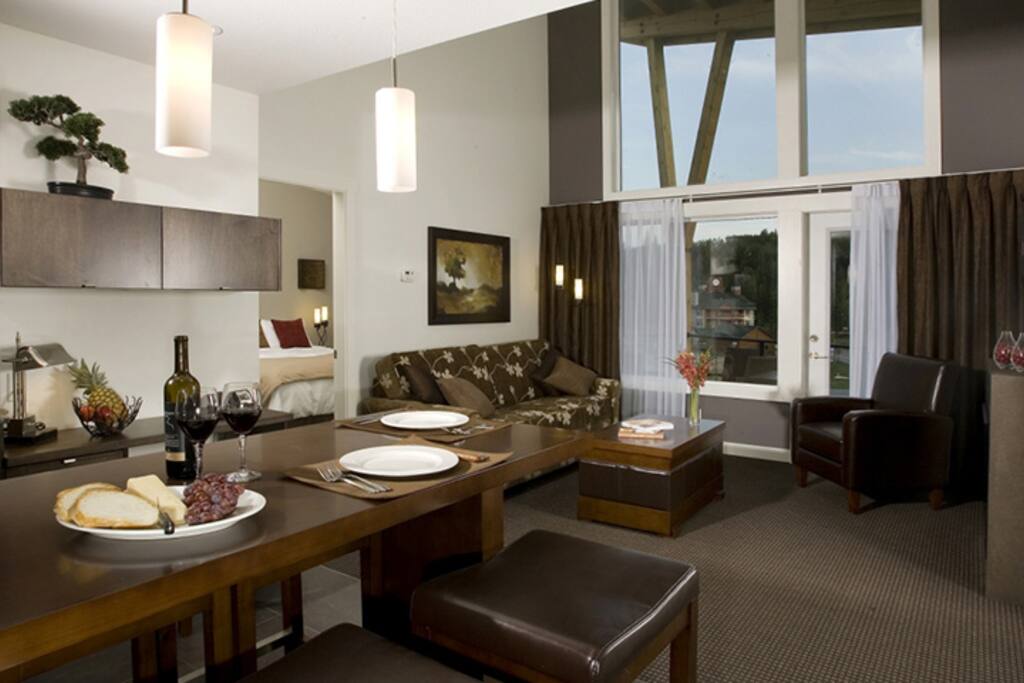 Dining room / living room