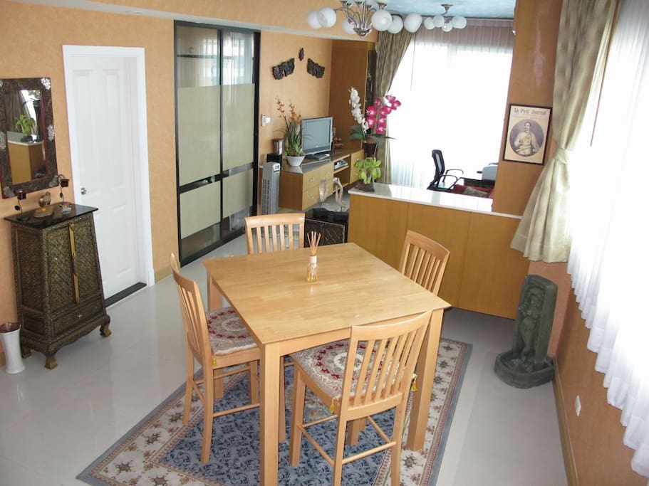 Living room with dining place, view from entrance door