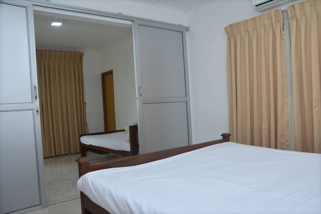 Seperate single bed, ideal for children, room can be divided if desired