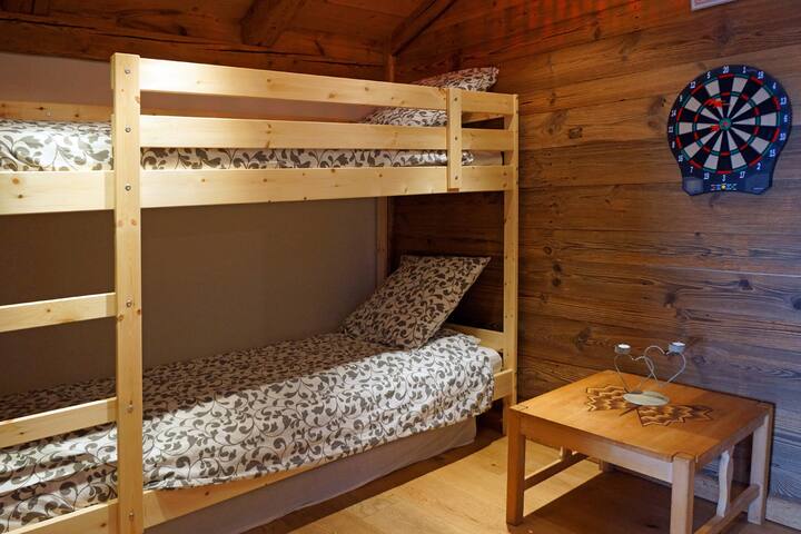 غرفة نوم 2 بسرير بطابقين